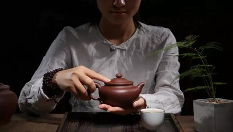 “暖意盎然，成都冬季，品味室内茶香生活指南”